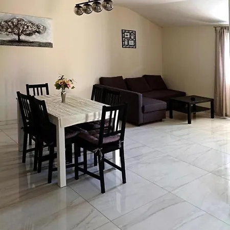 Apartman Triva